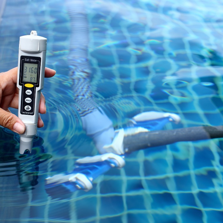 Pool maintenance services in Santa Clarita, CA