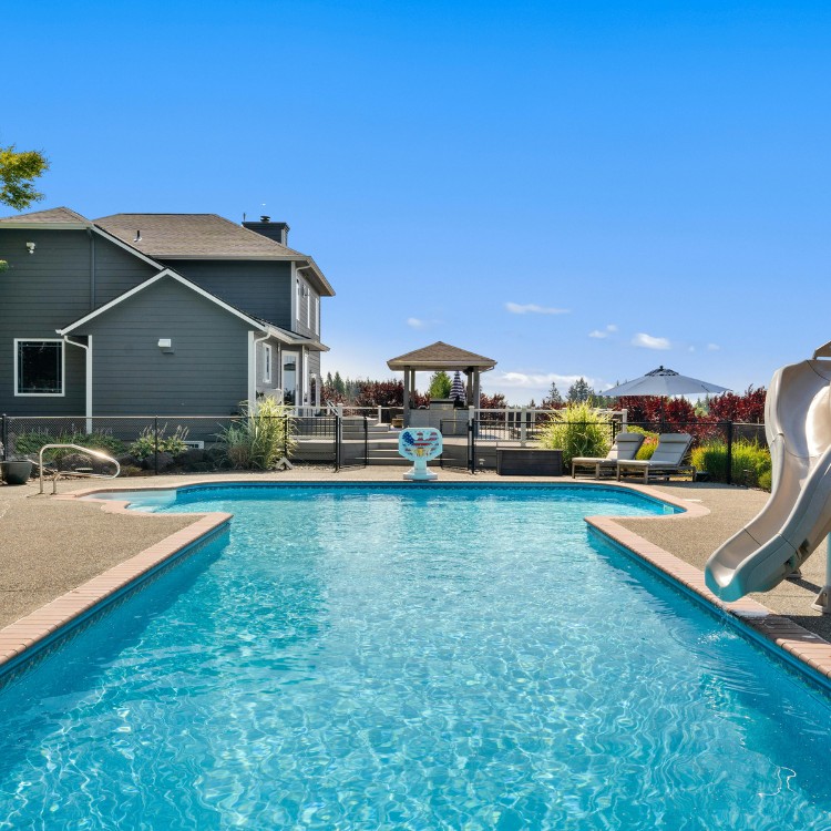 Pool maintenance services in Santa Clarita, CA Pool maintenance services in Santa Clarita, CA